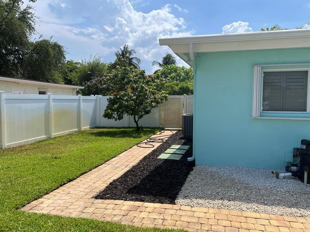 2110 NE 4th Avenue, Boca Raton, FL 33431