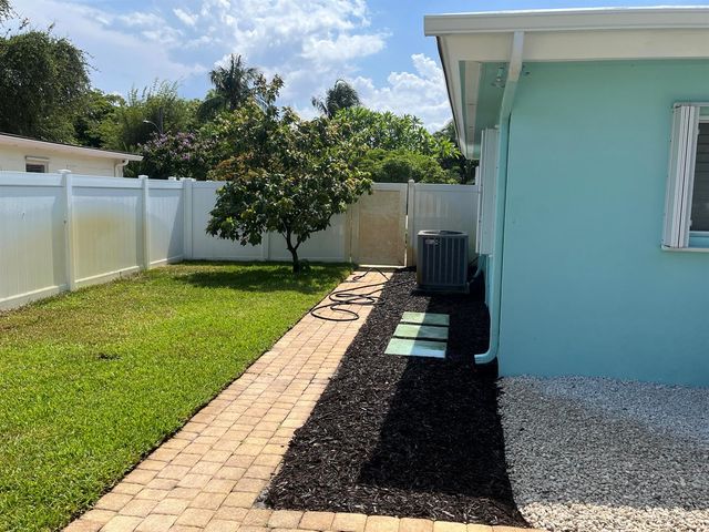 2110 NE 4th Avenue, Boca Raton, FL 33431