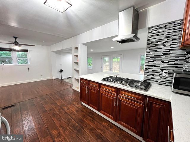 3809 LARCHMONT DR, Annandale, VA 22003