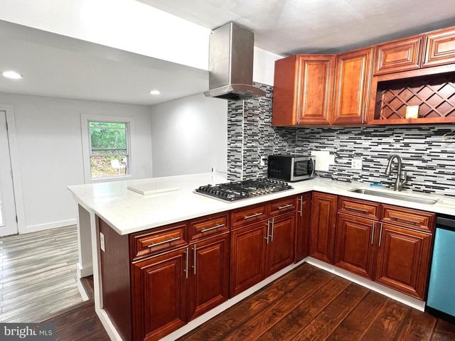 3809 LARCHMONT DR, Annandale, VA 22003