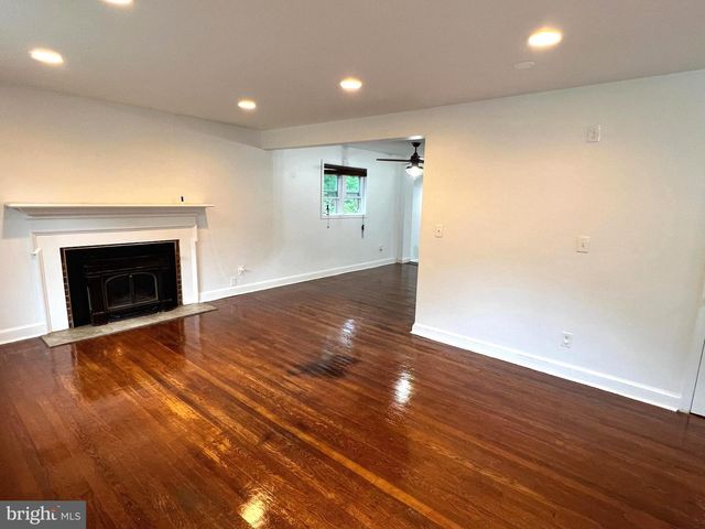 3809 LARCHMONT DR, Annandale, VA 22003