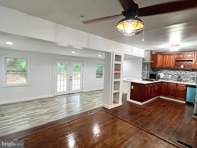 3809 LARCHMONT DR, Annandale, VA 22003