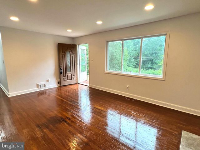 3809 LARCHMONT DR, Annandale, VA 22003