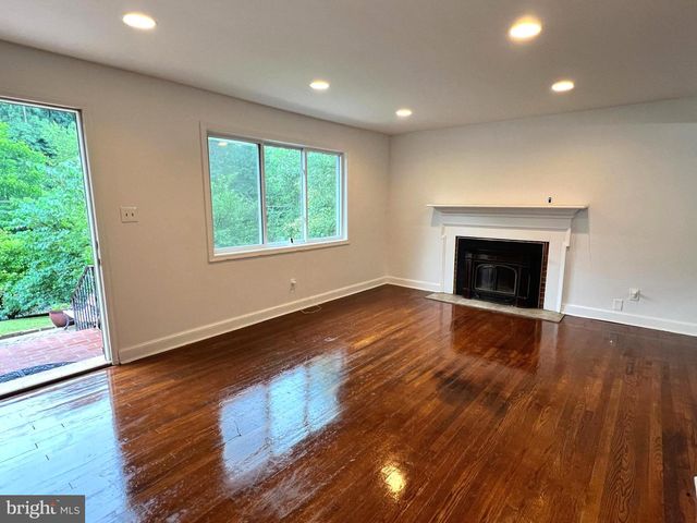 3809 LARCHMONT DR, Annandale, VA 22003