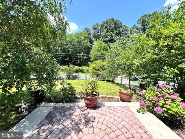 3809 LARCHMONT DR, Annandale, VA 22003
