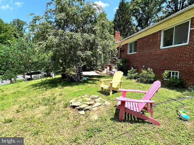 3809 LARCHMONT DR, Annandale, VA 22003