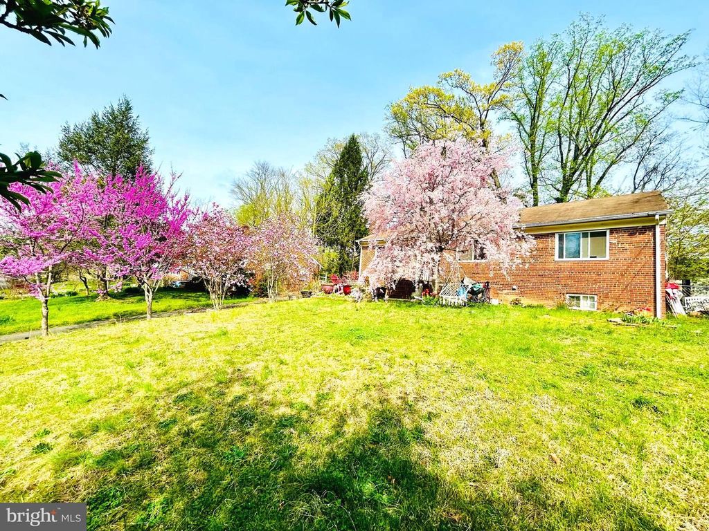 3809 LARCHMONT DR, Annandale, VA 22003