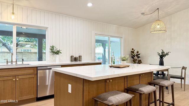 6139 W ALTADENA Avenue, Glendale, AZ 85304