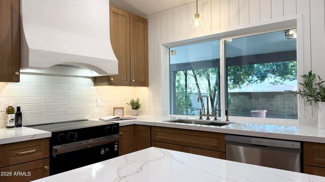 6139 W ALTADENA Avenue, Glendale, AZ 85304
