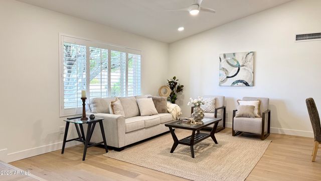 6139 W ALTADENA Avenue, Glendale, AZ 85304