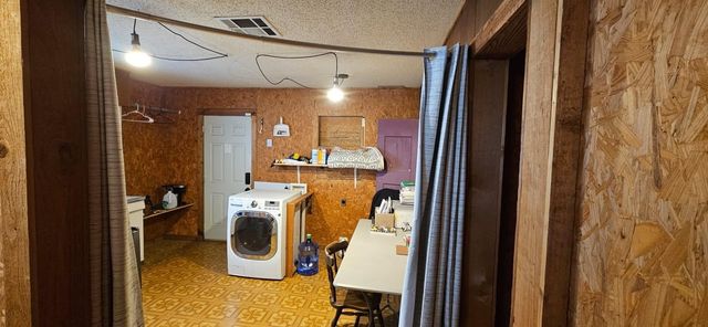 604 W 11th Street, Quanah, TX 79252