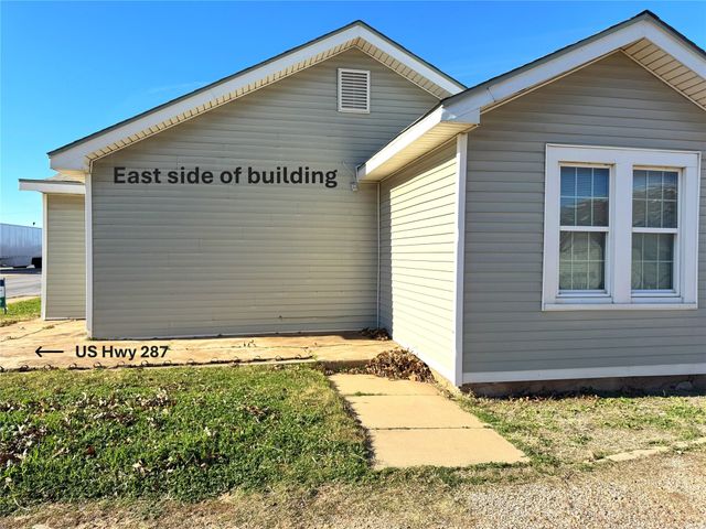 604 W 11th Street, Quanah, TX 79252