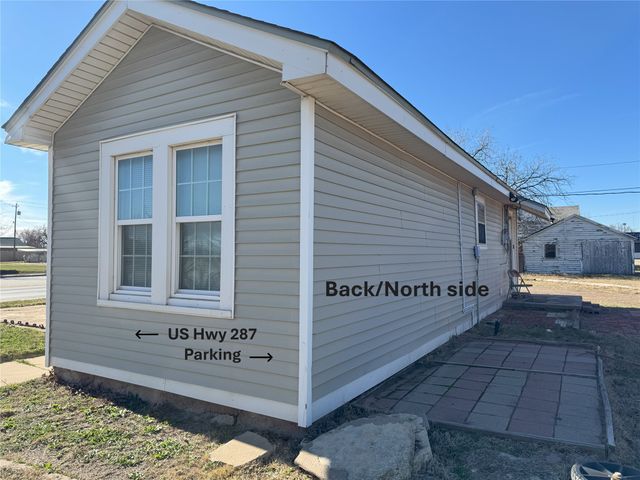 604 W 11th Street, Quanah, TX 79252