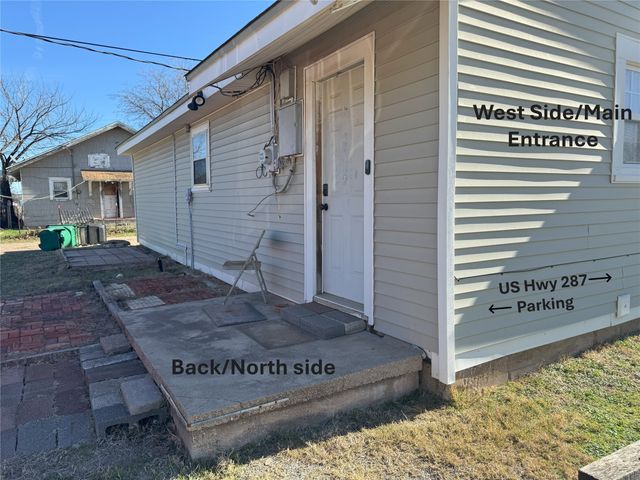 604 W 11th Street, Quanah, TX 79252