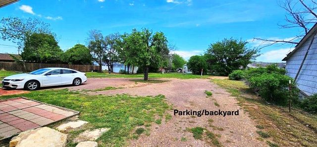 604 W 11th Street, Quanah, TX 79252