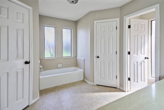 903 Robinwood Court, Arlington, TX 76017