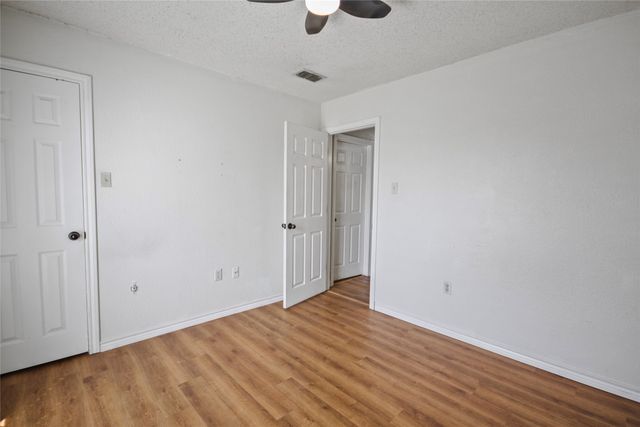 903 Robinwood Court, Arlington, TX 76017