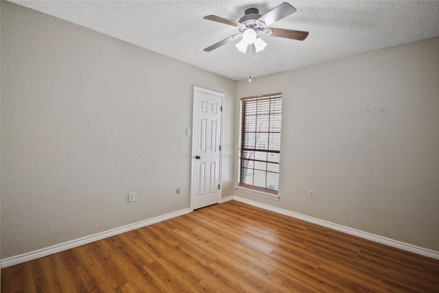 903 Robinwood Court, Arlington, TX 76017