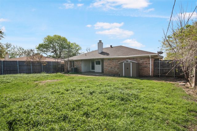 903 Robinwood Court, Arlington, TX 76017