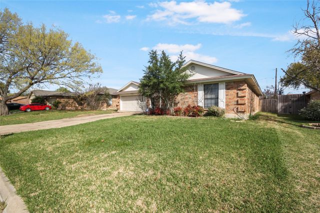 903 Robinwood Court, Arlington, TX 76017