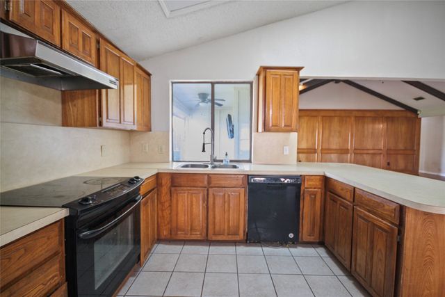 903 Robinwood Court, Arlington, TX 76017