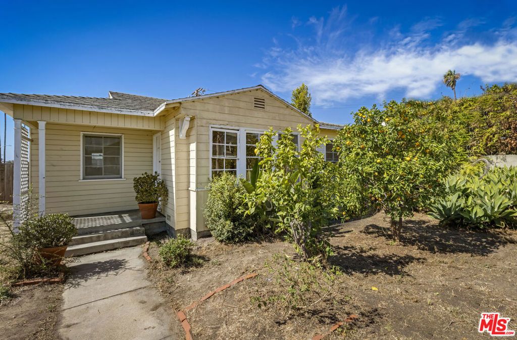 1151 Chestnut Avenue, Manhattan Beach, CA 90266 — exterior