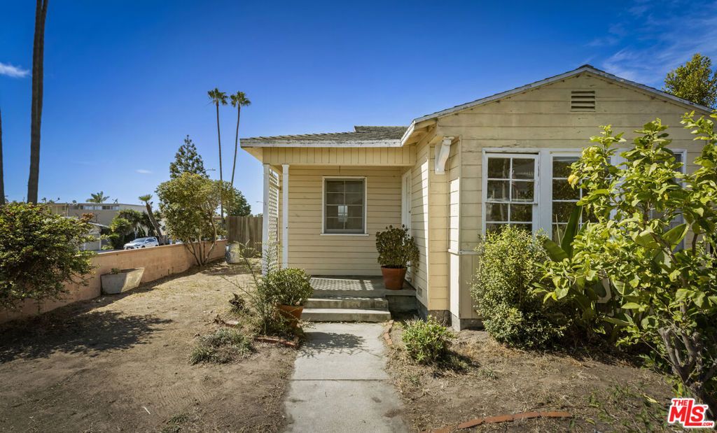 1151 Chestnut Avenue, Manhattan Beach, CA 90266 — photo 2