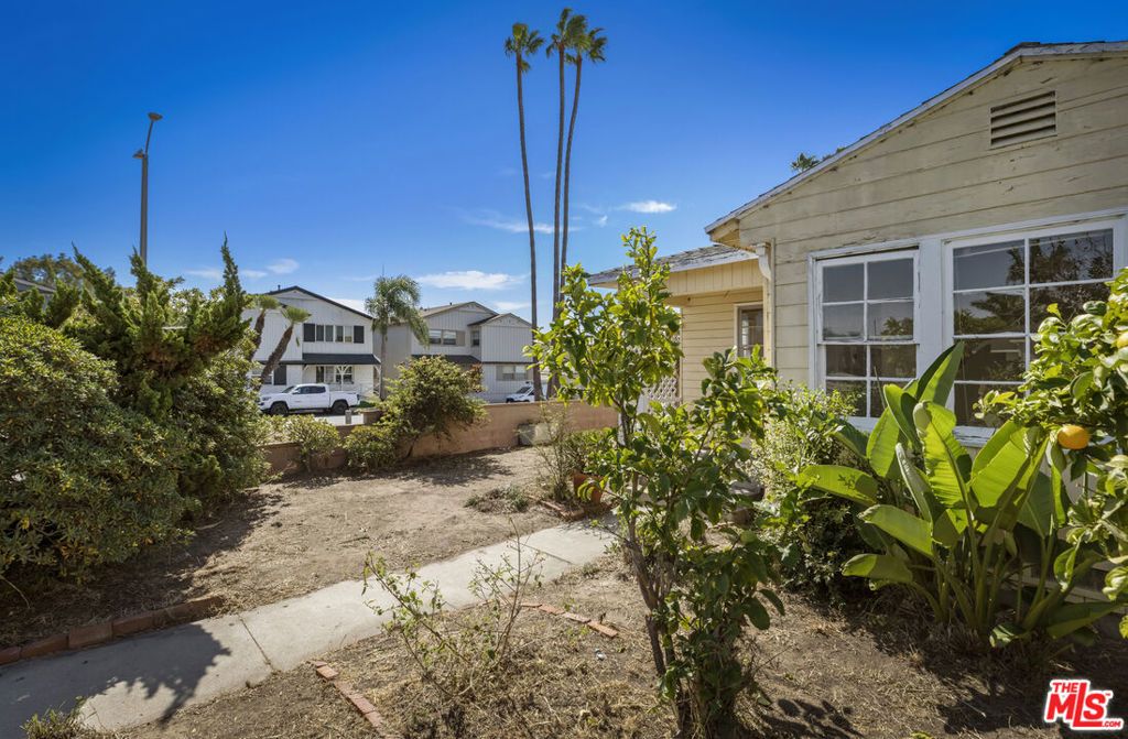 1151 Chestnut Avenue, Manhattan Beach, CA 90266 — photo 3