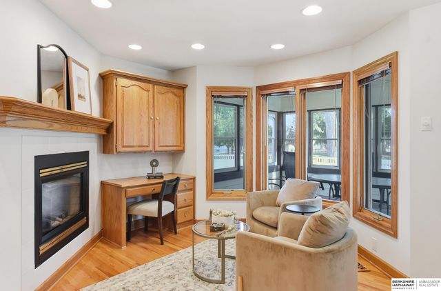 113 Shoreline Drive, Carter Lake, IA 51510