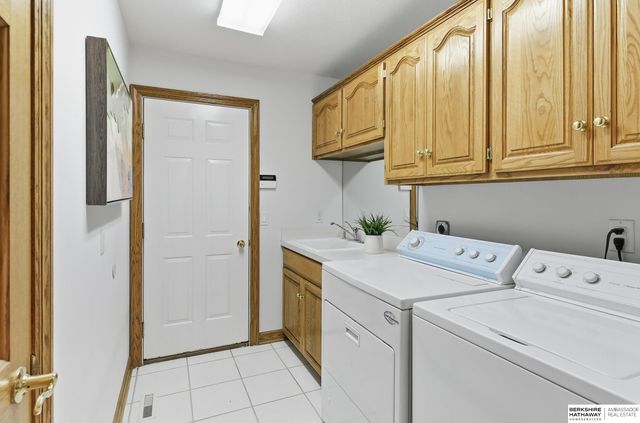 113 Shoreline Drive, Carter Lake, IA 51510