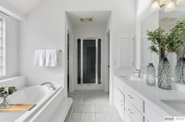 113 Shoreline Drive, Carter Lake, IA 51510