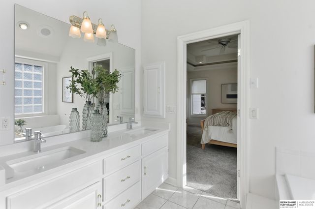 113 Shoreline Drive, Carter Lake, IA 51510