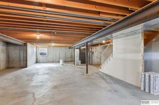 113 Shoreline Drive, Carter Lake, IA 51510