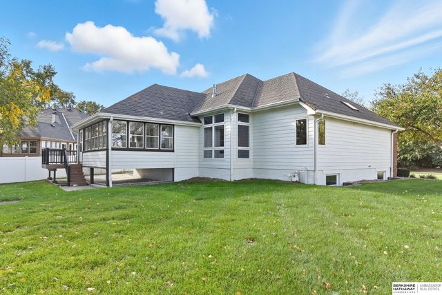 113 Shoreline Drive, Carter Lake, IA 51510