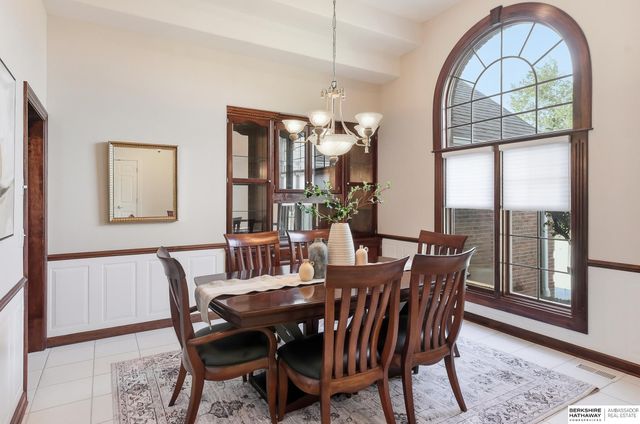 113 Shoreline Drive, Carter Lake, IA 51510