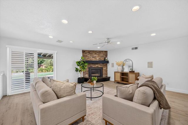 1634 W Morris Avenue, Fresno, CA 93711
