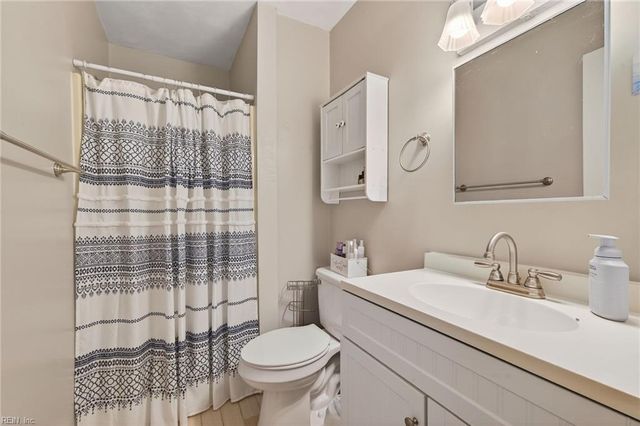 725 Providence RD, Chesapeake, VA 23325