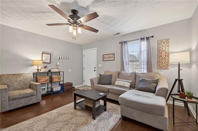 725 Providence RD, Chesapeake, VA 23325