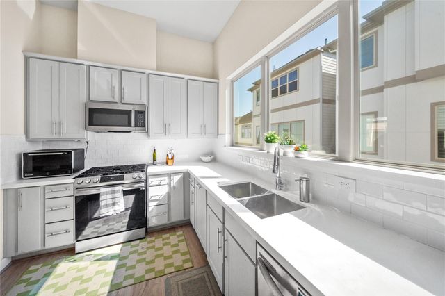 5232 Schuler Street, Houston, TX 77007