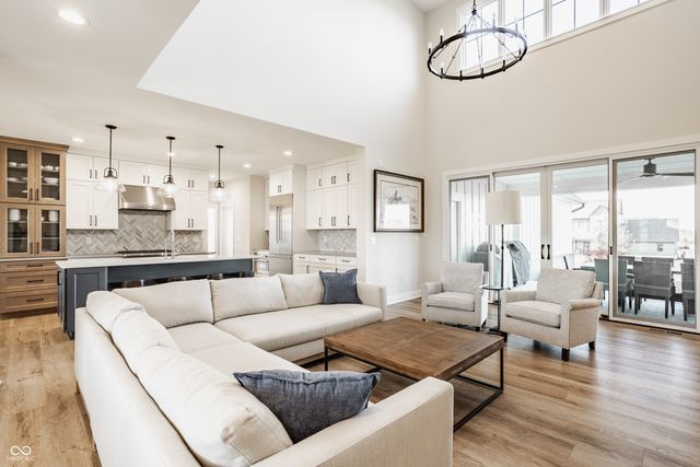 8095 Melbourne Place, Zionsville, IN 46077