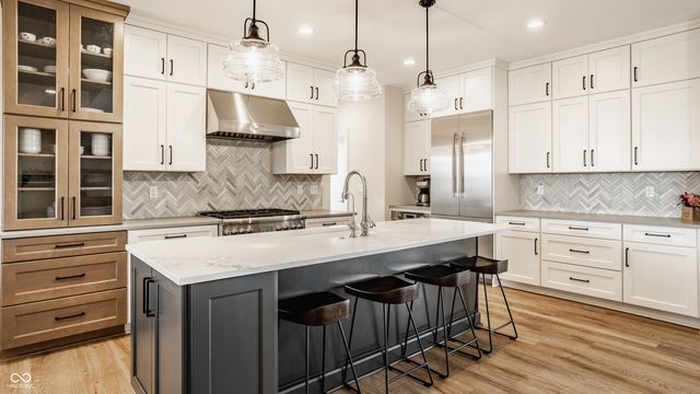 8095 Melbourne Place, Zionsville, IN 46077