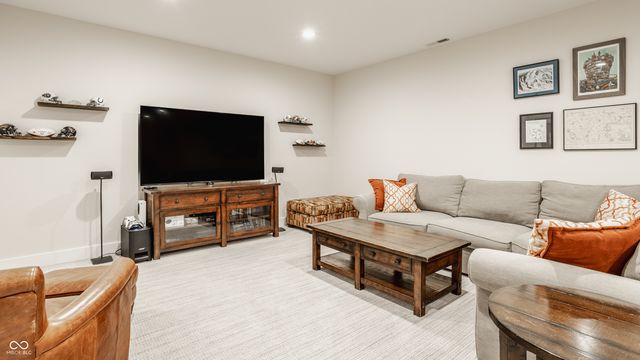 8095 Melbourne Place, Zionsville, IN 46077