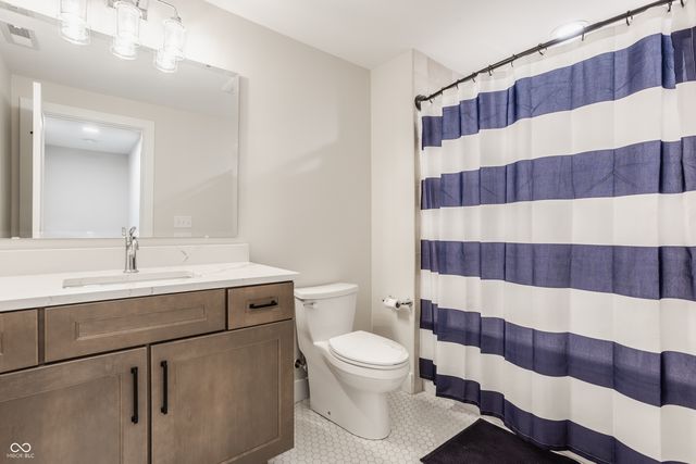 8095 Melbourne Place, Zionsville, IN 46077