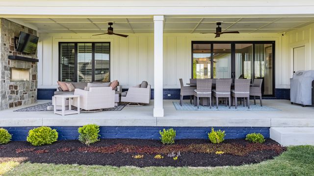 8095 Melbourne Place, Zionsville, IN 46077