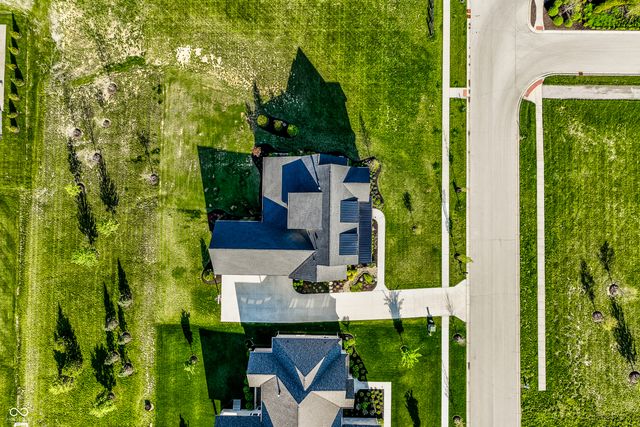 8095 Melbourne Place, Zionsville, IN 46077