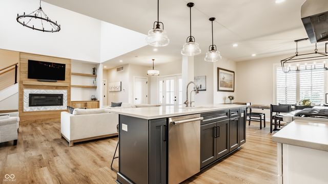 8095 Melbourne Place, Zionsville, IN 46077