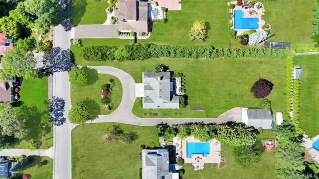 275 S Gillette Avenue, Bayport, NY 11705