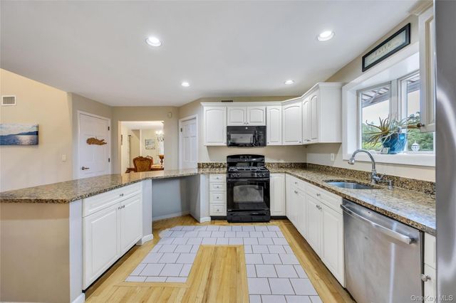275 S Gillette Avenue, Bayport, NY 11705
