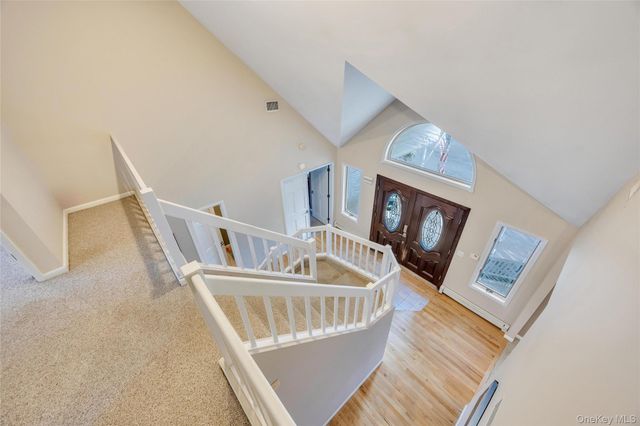275 S Gillette Avenue, Bayport, NY 11705