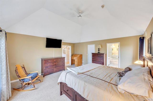 275 S Gillette Avenue, Bayport, NY 11705